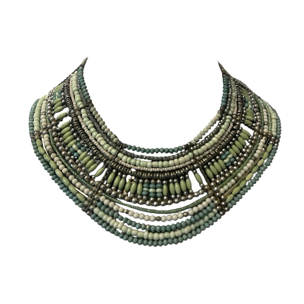 Elegant Beaded Necklace in Green and Silver